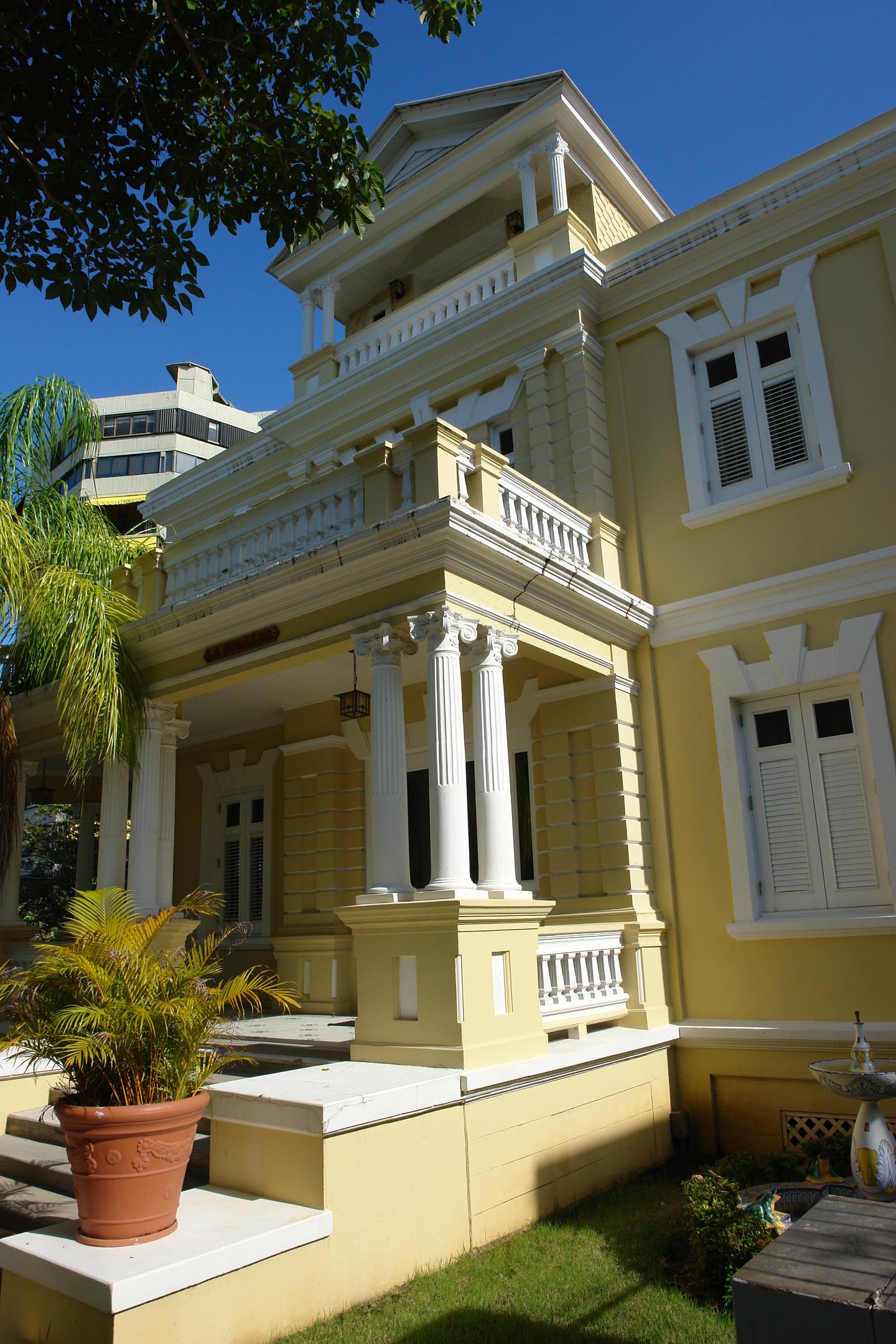 Casa La Giralda - Avenida Miramar, esquina calle Marti 651 - San Juan (Miramar) - 2011 00003